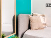 Camera condivisa in appartamento con 12 camere da letto...