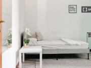 Camera condivisa in appartamento con 12 camere da letto...