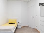 Stanze in affitto in un appartamento con 6 camere da...