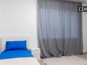 Stanze in affitto in un appartamento con 7 camere da...