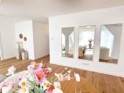 Stark reduziert Stylischer Wohntraum im Dachgeschoss!...