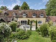 Starveal Farmhouse, Whitecross Abingdon, 5 Bedroom Terraced