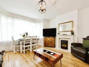 Station Approach, Barnet, 2 Bedroom Flat