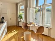 Steglitz: Sanierte 3 Zimmer Altbauwohnung mit 3,80 m...