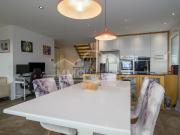 Stehend mit Seeblick