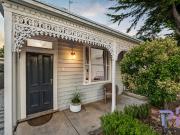 STELLA COTTAGE CHARM BLENDED WITH A CONTEMPORARAY EXTENSION