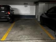 Stellplatz im 1. Untergeschoss Stellplatz im 1. Untergeschoss