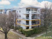 Inner south light and bright apartment