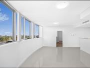 STEPS TO TRANSPORT AND SHOPPING CASTLE HILL GEM