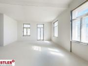 RESERVIERT! Stilvolle Altbauwohnung mit Balkon zur St....