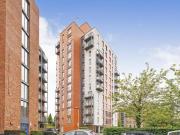 Stillwater Drive, Manchester, 1 Bedroom Flat