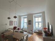 Stilvoll eingerichtete 2 Zimmer Altbauwohnung im 2....