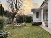 STILVOLL, ELEGANTES WOHNHAUS MIT LIEBEVOLL GEPFLEGTEM GARTEN