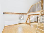 STILVOLL MIT GROSSEN FENSTERN