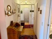 Stilvoll möblierte 2,5 Zimmer Wohnung mit Wintergarten...