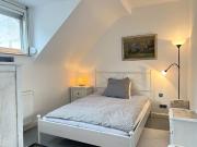 Stilvoll möblierte Doppelhaushälfte mit Top Anbindung in... Stilvoll möblierte Doppelhaushälfte mit Top Anbindung in...