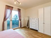 Schicke, vollständig möblierte Neubauwohnung mit Balkon...