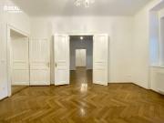 Stilvoll modernisierte Altbauwohnung in Toplage