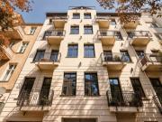 Stilvoll sanierte Altbauwohnung mit zwei Balkonen