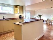 Stilvoll sanierte ETW mit Aufzug & 2 Balkonen im 1. OG –...