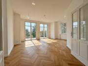 Stilvoll sanierte Gartenmaisonette mit Naturpool