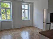 Stilvoll wohnen: Lichtdurchflutete Stadtwohnung im Erstbezug