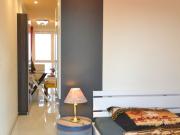 Stilvoll zu Hause: Charmante Wohnung mit Balkon Video Online