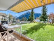 Stilvolle 2.5 Zimmer Gartenwohnung mit Davoser Bergpanorama