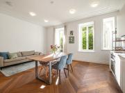 Stilvolle 2 Zimmer Altbauwohnung mit Terrasse in den... Stilvolle 2 Zimmer Altbauwohnung mit Terrasse in den...