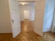 Stilvolle 4 Zimmer Altbauwohnung mit Loggia und Balkon...