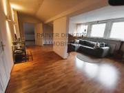 Stilvolle Dachgeschosswohnung in Altbauvilla