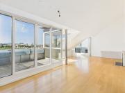 Stilvolle Dachgeschosswohnung mit Terrasse in... Stilvolle Dachgeschosswohnung mit Terrasse in...