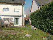 Stilvolle Doppelhaushälfte mit kleinem Garten und 2 PKW...