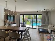 Stilvolle Doppelhaushälfte mit Pool und Keller!