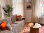 Stilvolle, lichtdurchflutete 2 Zimmer Wohnung mit EBK in...