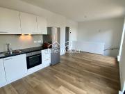 Lichtdurchflutetes unmöbliertes WG Zimmer 16 qm mit...