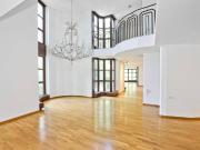 Stilvolle Villa mit Außenpool in exklusiver Grünruhelage...