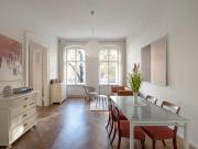 Stilvoller Altbau mit Charme 3 Zimmer & Balkon im Herzen...