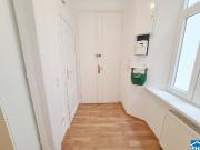 Stilvoller Altbau Nähe U3: Hofseitige 2 Zimmerwohnung