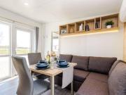 Stilvoller Holz Bungalow mit Klimaanlage und Maßküche