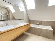 Stilvolles Dachgeschoss mit Loggia & Terrasse –...