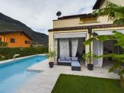 Stilvolles Einfamilienhaus mit Garten und Pool in Riva...