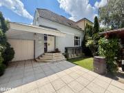 Stilvolles Einfamilienhaus mit Indoor Pool, Sauna & Garten Stilvolles Einfamilienhaus mit Indoor Pool, Sauna & Garten