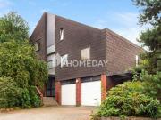 Stilvolles Mehrfamilienhaus mit großem Grundstück und...