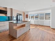 Stilvolles Wohnen auf drei Ebenen mit Dachterrasse &...