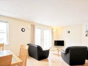 Stockwell Road, London SW9, 2 bed flat to rent, £2,200...