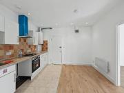 Stoke Newington Road, London N16, 2 bed flat to rent,...