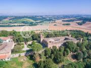 Storico castello da sogno con la capella privata,...