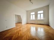 Strahlend helle Dachwohnung in Gersthof!