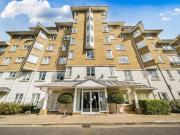 Strand Drive, Richmond TW9, 3 bed flat to rent, £4,800...